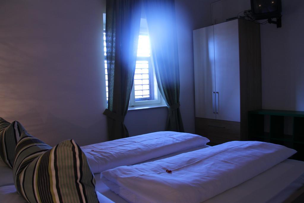 Garni Brunnenhof Hotel Caldaro Exterior foto